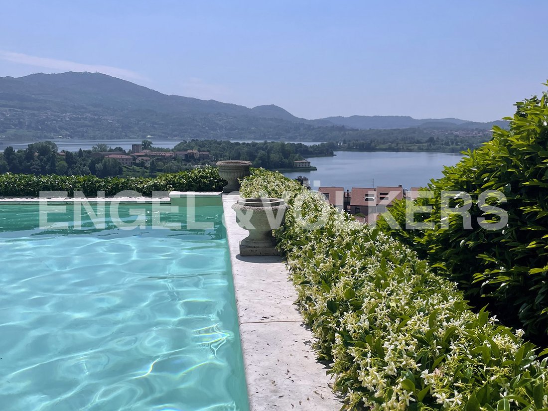 Villa in Civate, Lombardy, Italy 3 - 18126862
