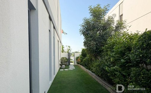 Townhouse in Tilal Al Ghaf, Dubai, United Arab Emirates 1