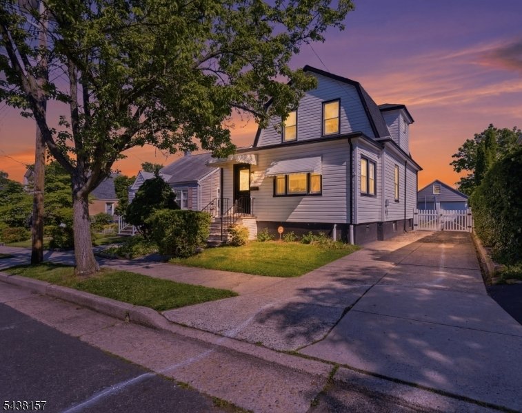 House in Woodbridge Township, New Jersey, United States 1 - 18129755