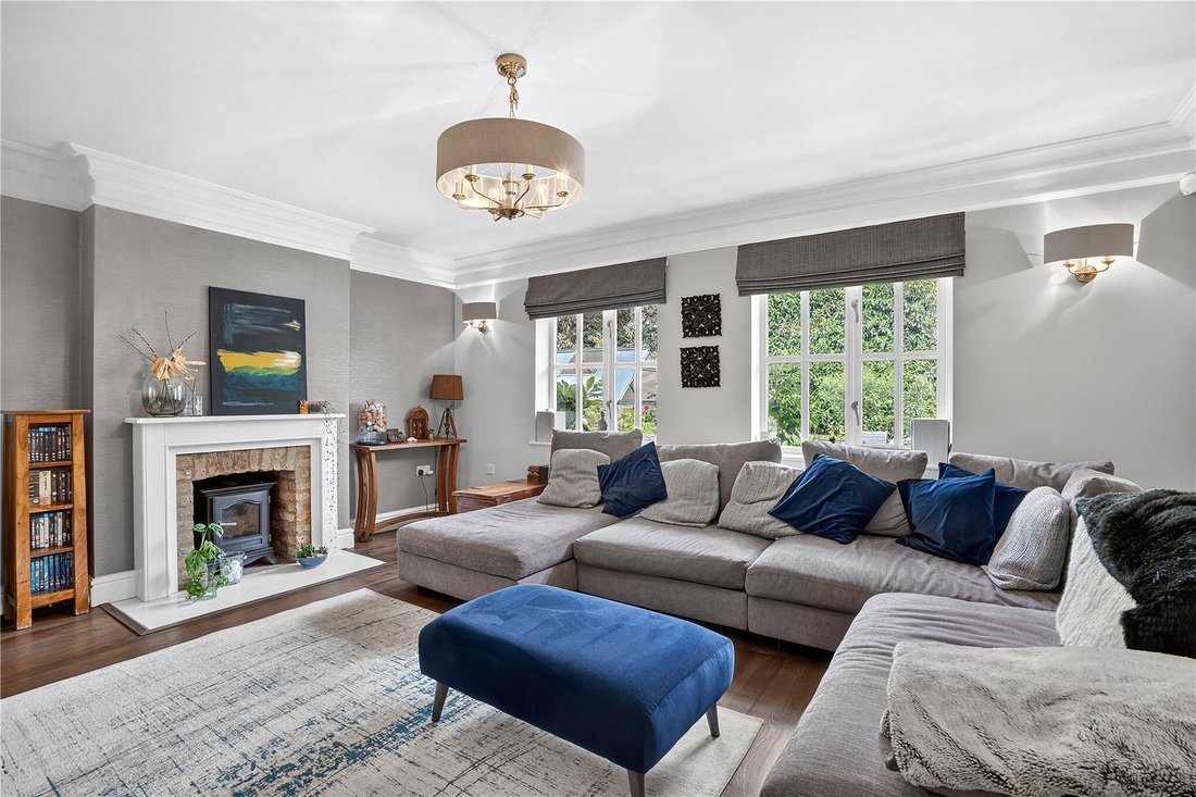 House in Bisley, Surrey Heath, England 2 - 18127564