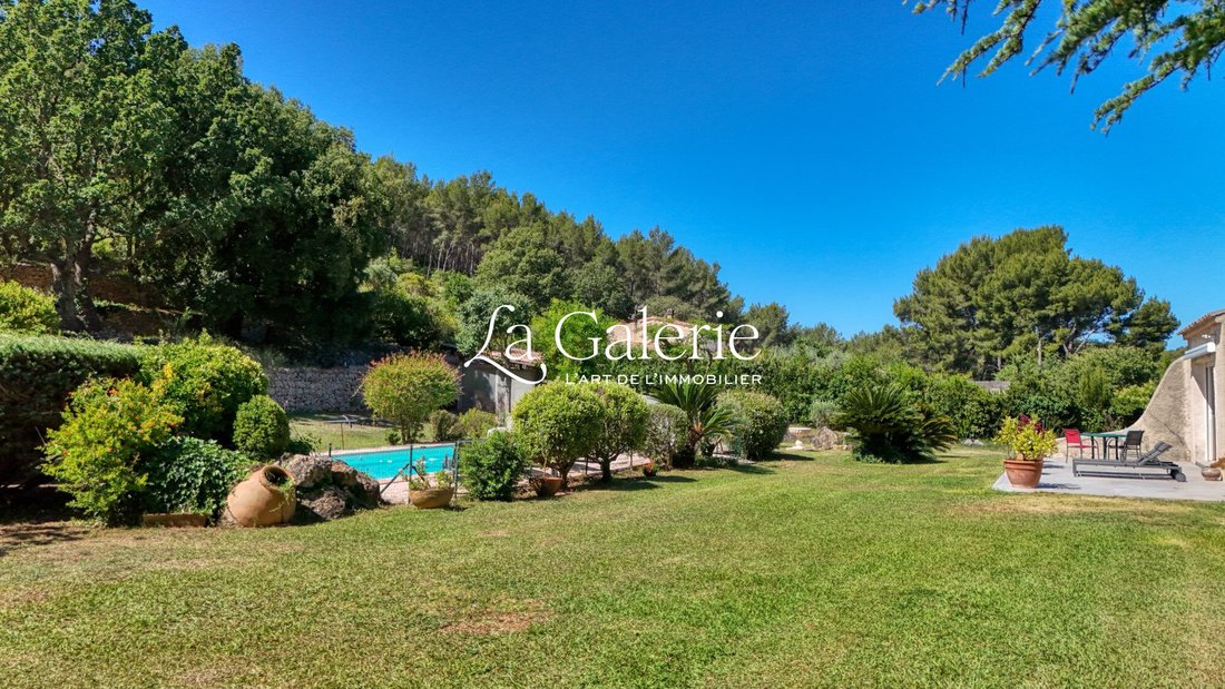 Villa in Sanary-sur-Mer, Provence-Alpes-Côte d'Azur, France 2 - 18138963