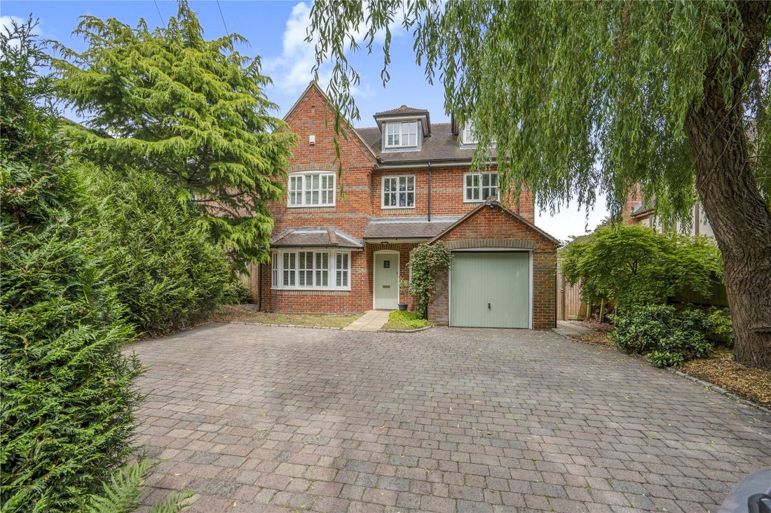 House in Bisley, Surrey Heath, England 1 - 18127564