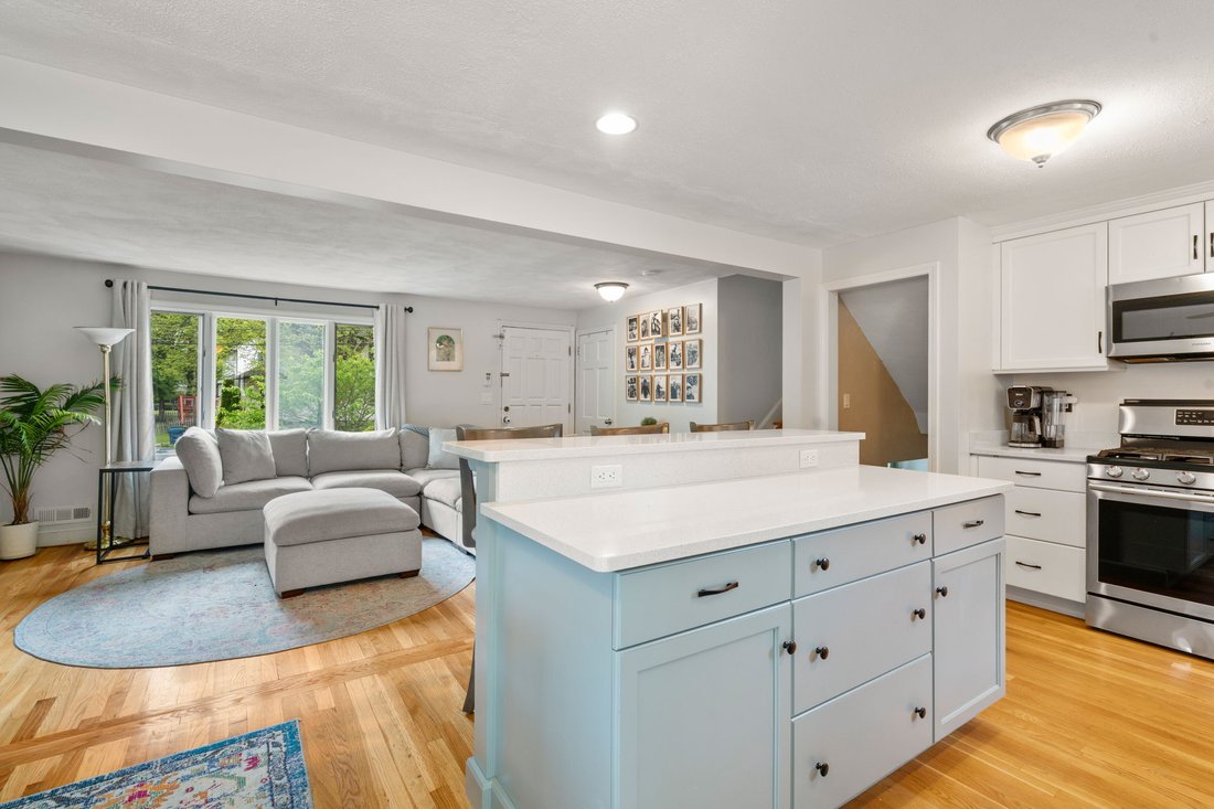 House in Canton, Massachusetts, United States 4 - 18129616