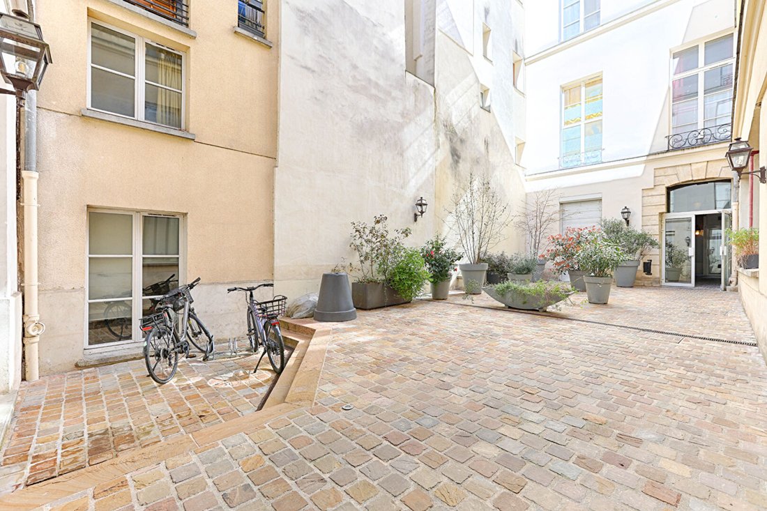 Apartment in Montorgueil-Saint Denis, Paris 2e Arrondissement, Paris 1 - 18130533