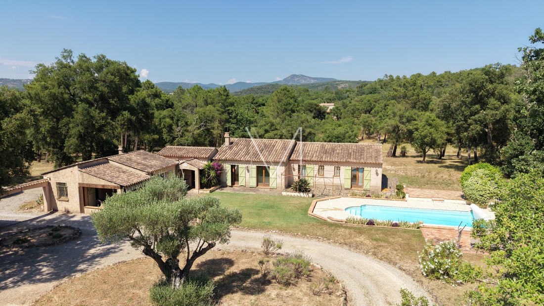 Finca en Le Plan-de-la-Tour, Provenza-Alpes-Costa Azul, Francia 2 - 16368958