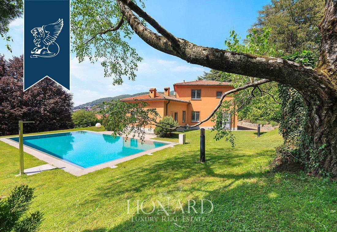 Villa in Tavernerio, Lombardy, Italy 2 - 18132829