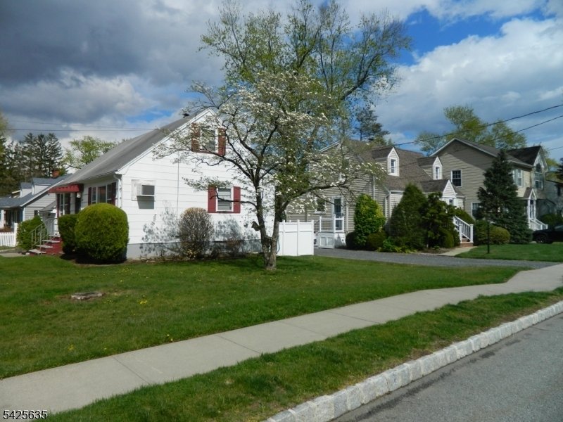 House in Caldwell, New Jersey, United States 4 - 18134098