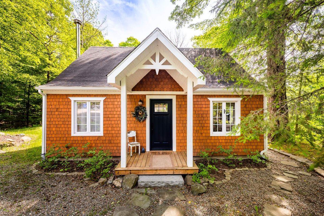 House in Lac-Brome, Quebec, Canada 2 - 18129655