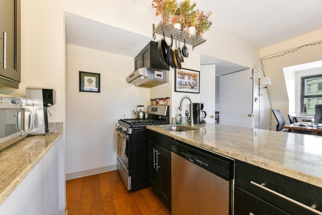 Condo in Boston, Massachusetts, United States 4 - 18129764