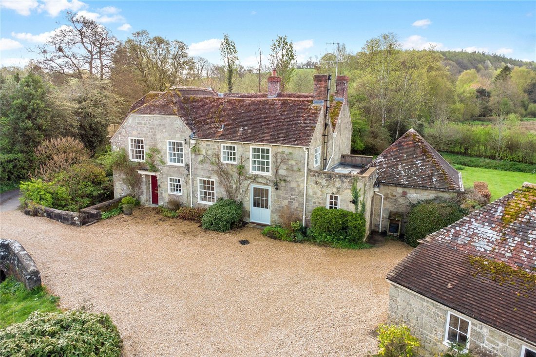 House in Wiltshire, England 2 - 18129497