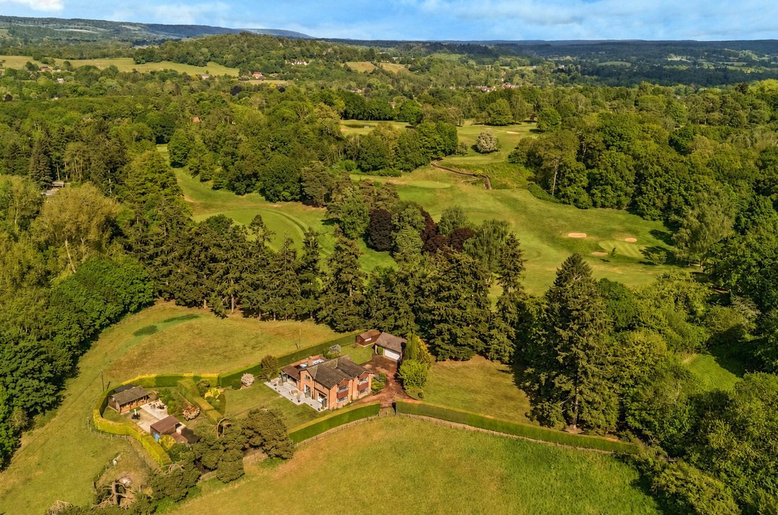 House in Shalford, England 2 - 18127577