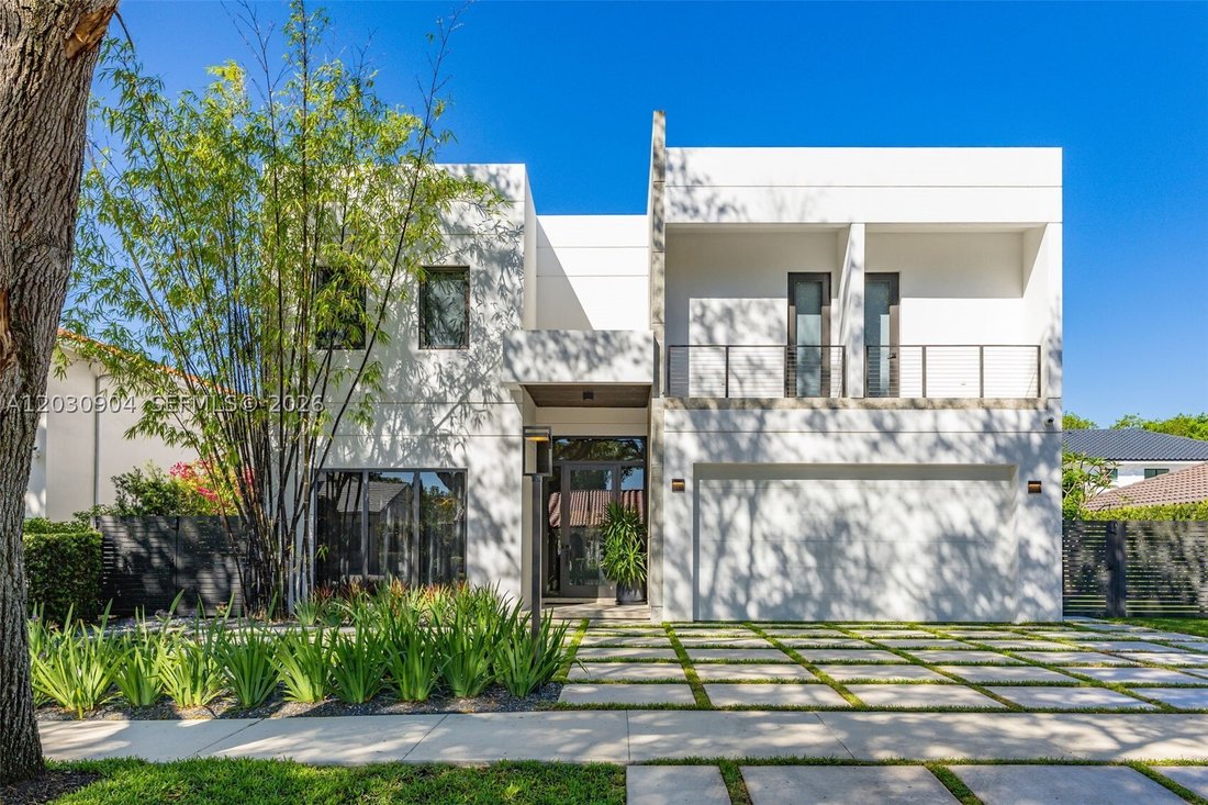 House in Hialeah, Florida, United States 1 - 18109016