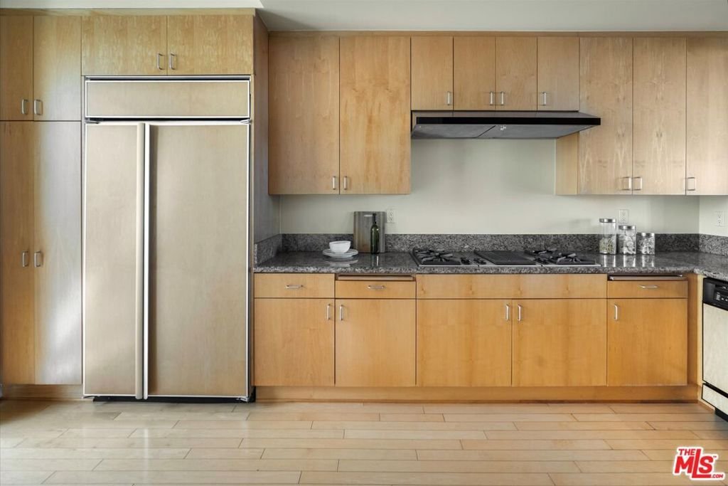 Condo in Los Angeles, California, United States 4 - 18132510