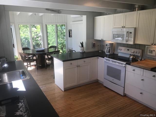 House in Yaphank, New York, United States 5 - 18131687