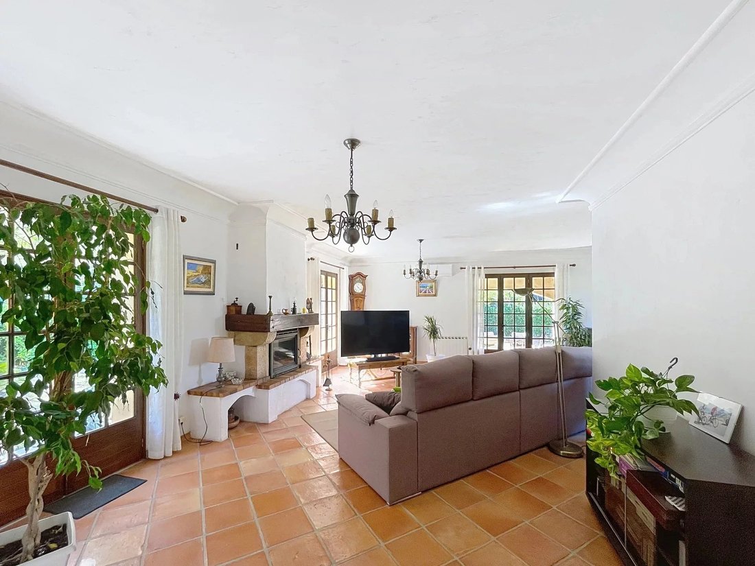 Villa in Le Rouret, Provence-Alpes-Côte d'Azur, France 4 - 18130063