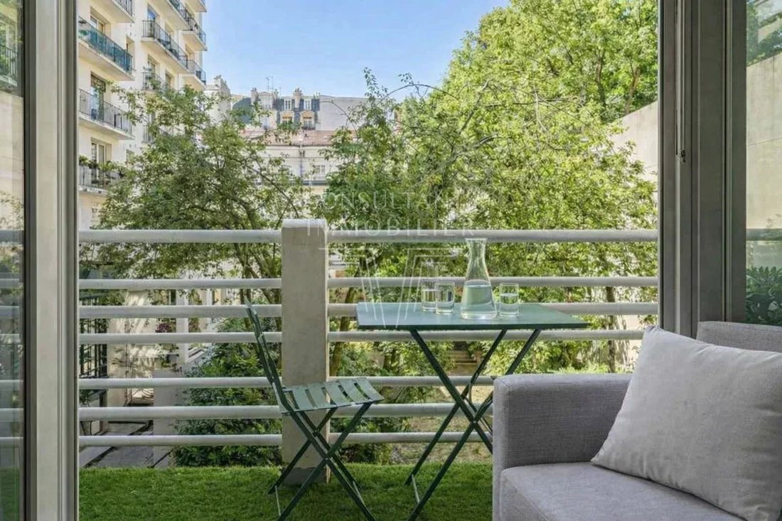 Apartment in Auteuil Nord, Paris 16e Arrondissement, Paris 2 - 18130271