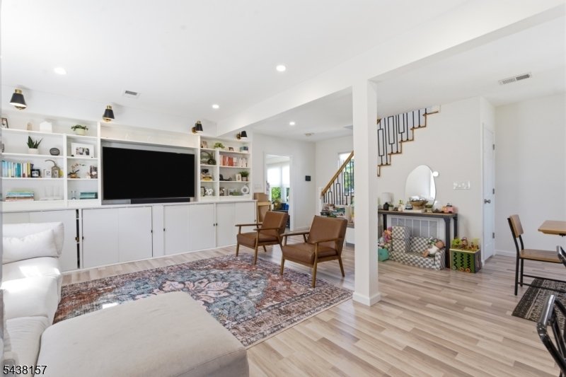 House in Woodbridge Township, New Jersey, United States 4 - 18129755
