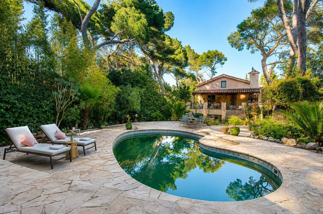 Villa in Saint-Jean-Cap-Ferrat, Provence-Alpes-Côte d'Azur, France 1 - 17483061