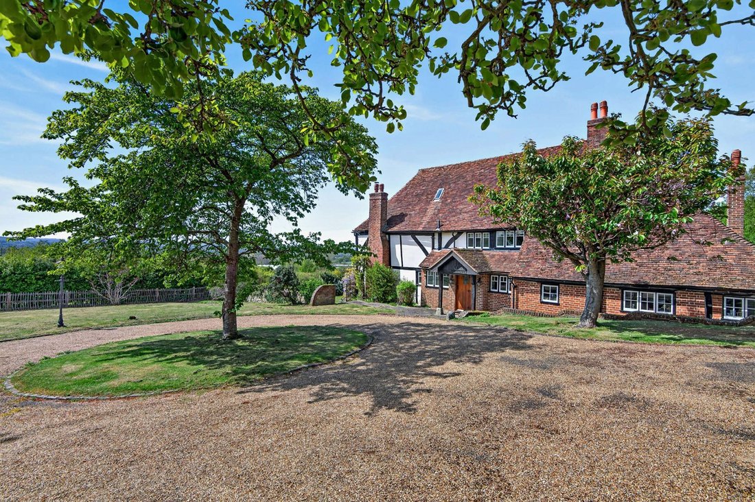 House in Chart Sutton, England 3 - 18127633