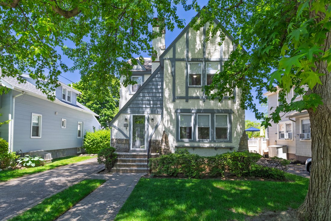 House in Malverne, New York, United States 1 - 18131204