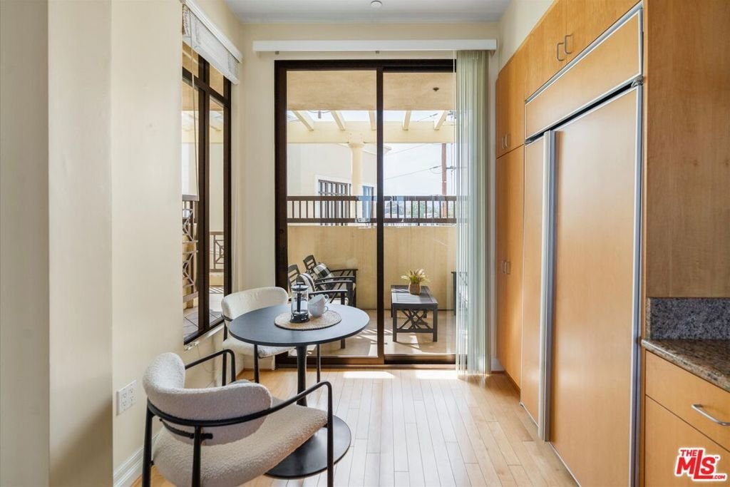 Condo in Los Angeles, California, United States 5 - 18132510