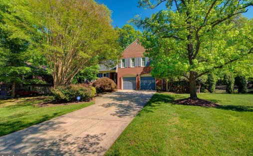 House in Potomac Falls, Virginia, United States 1
