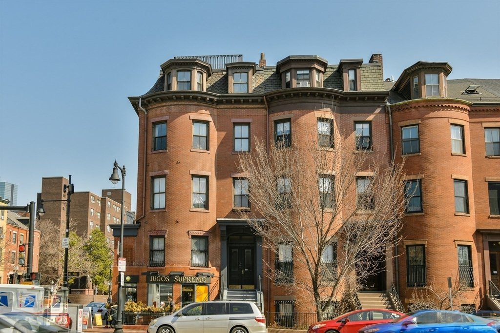Condo in Boston, Massachusetts, United States 1 - 18129764