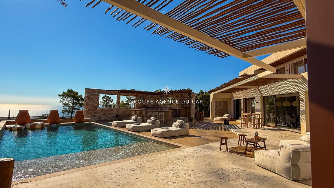 Villa in Les Issambres, Roquebrune-sur-Argens, France 2 - 18130549