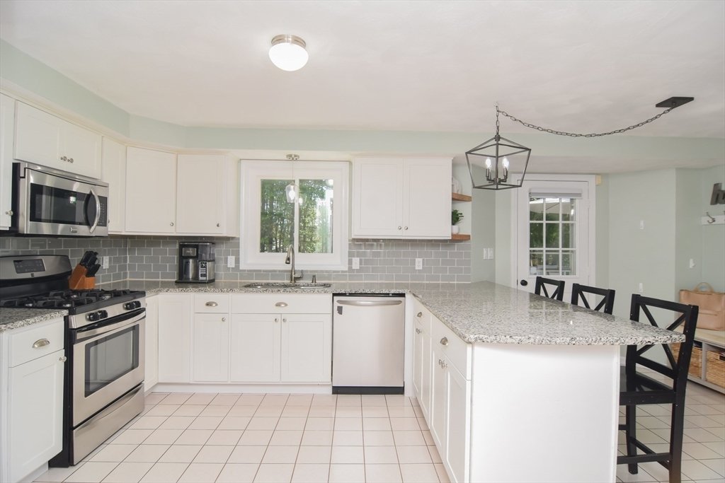 House in Methuen, Massachusetts, United States 4 - 18130846