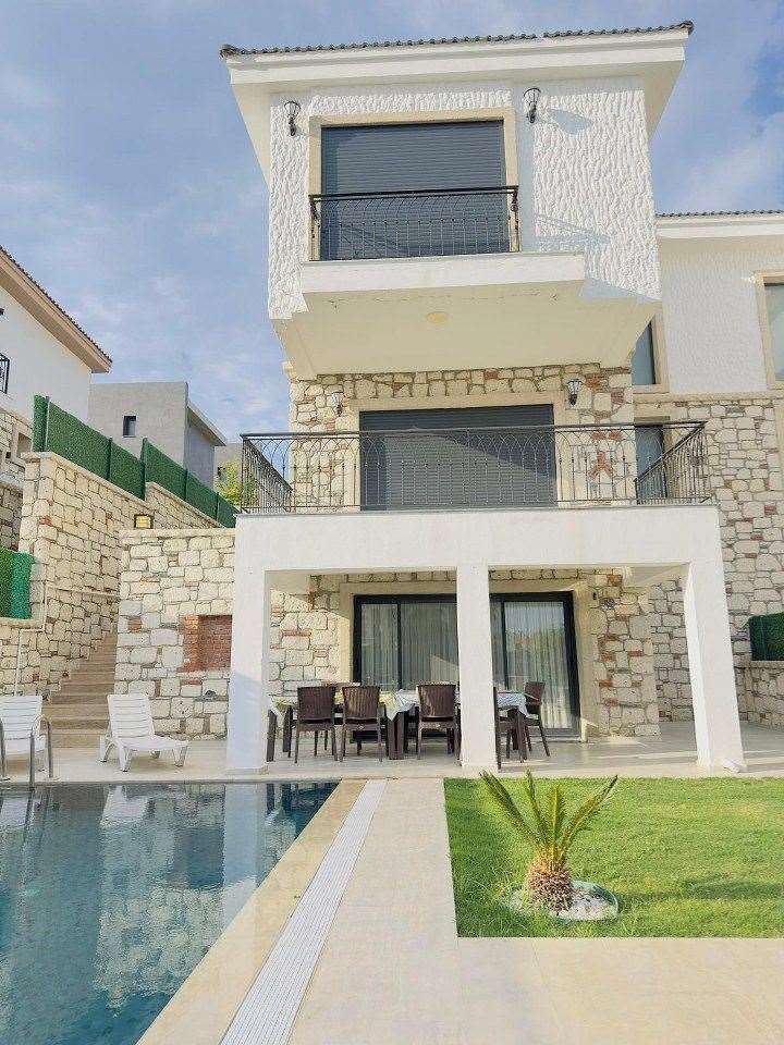 İzmir, İzmir, Turkey 5 - 18128255