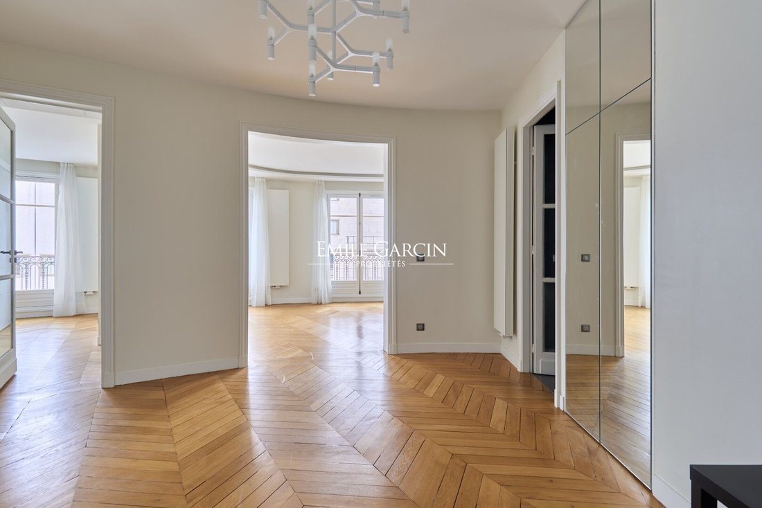 Apartment in Pereire-Malesherbes, Paris 17e Arrondissement, Paris 5 - 18130519