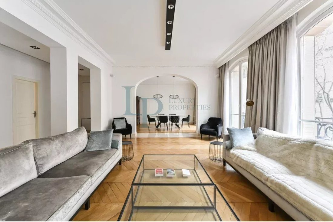Apartment in Courcelles-Wagram, Paris 17e Arrondissement, Paris 2 - 18129752
