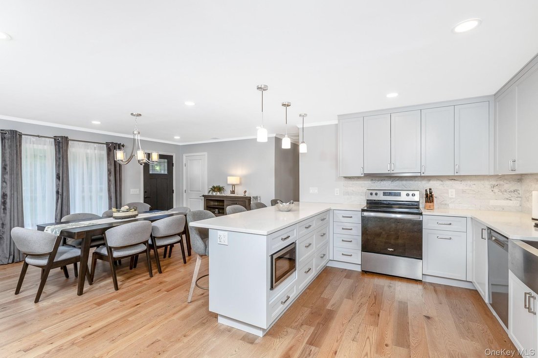 House in East Quogue, New York, United States 4 - 18127475