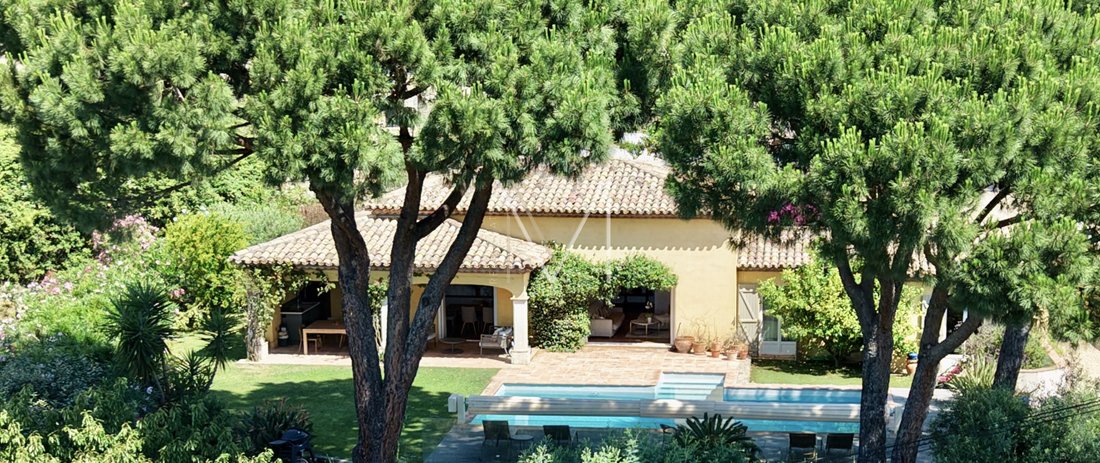 Villa in Le Plan-de-la-Tour, Provence-Alpes-Côte d'Azur, France 1 - 18075898