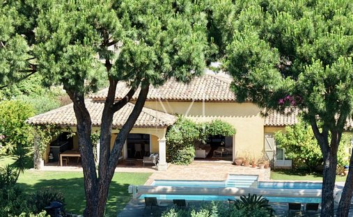 Villa in Le Plan-de-la-Tour, Provence-Alpes-Côte d'Azur, France 1