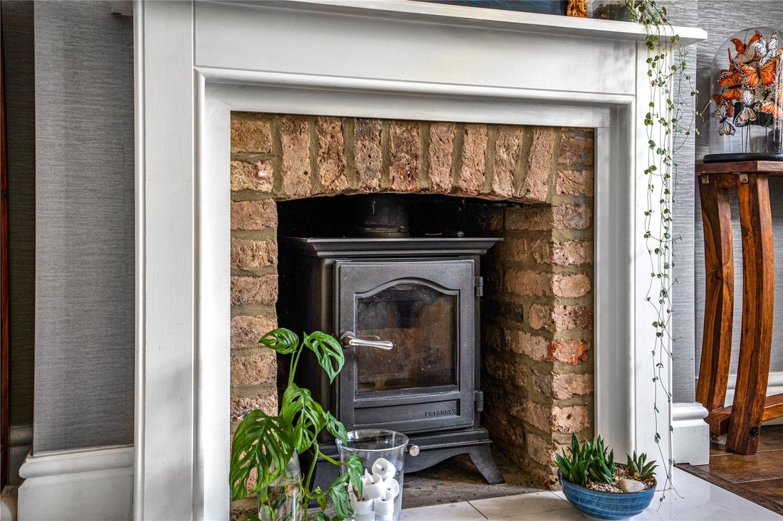 House in Bisley, Surrey Heath, England 4 - 18127564