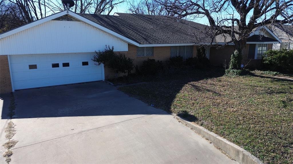 House in Comanche, Texas, United States 1 - 18132651
