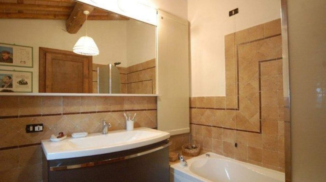 House in Historic Center, Lucca, Tuscany 2 - 15908487