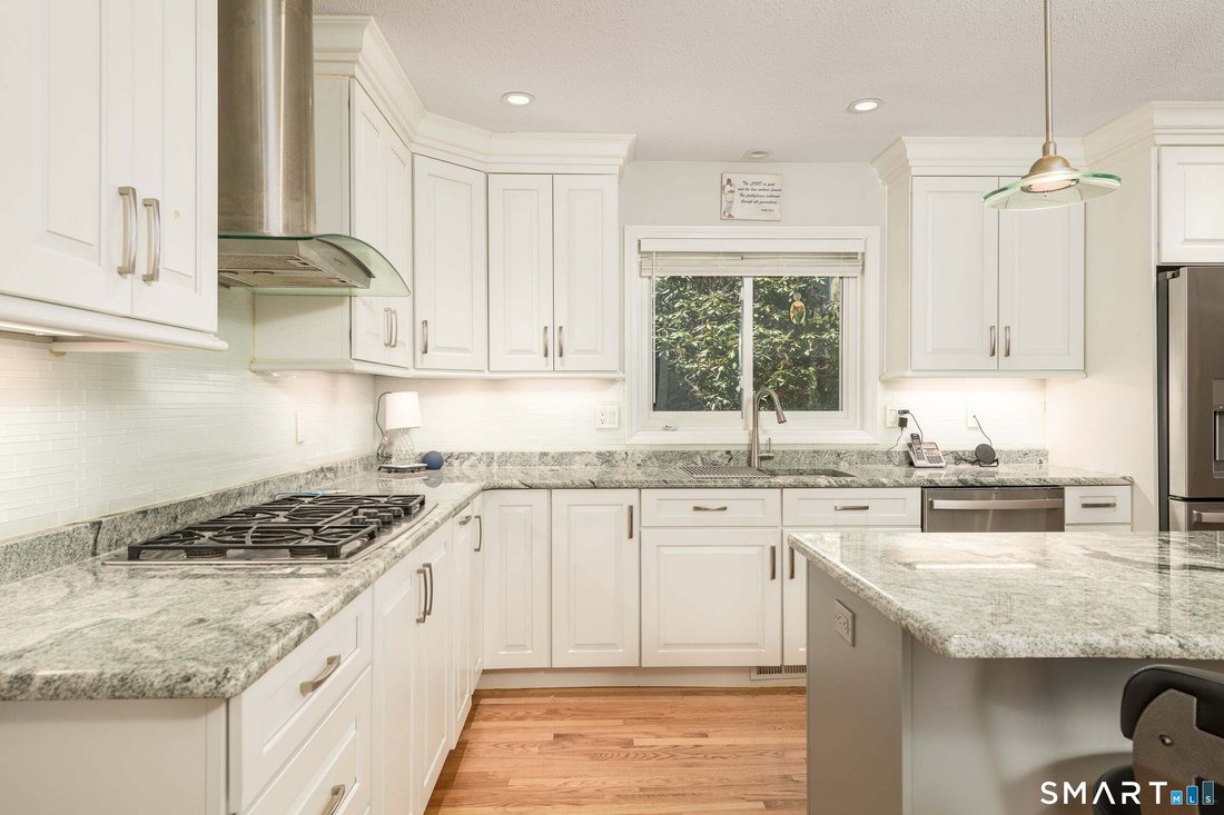 House in Ellington, Connecticut, United States 2 - 18131181