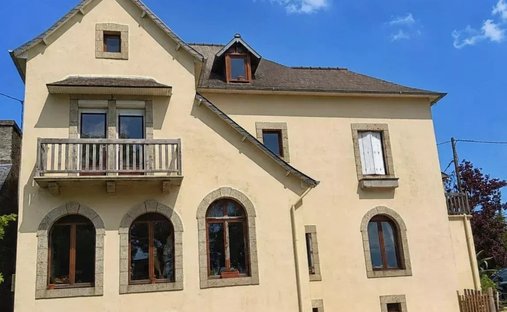 Estate in Plouneour-Trez, Plouneour-Brignogan-plages, France 1