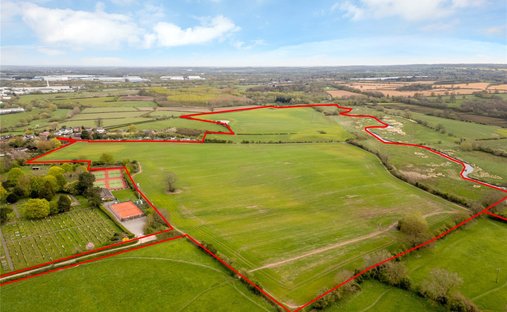 Land in Warwickshire, England 1