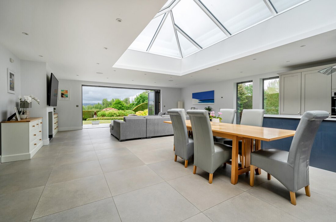 House in Shalford, England 5 - 18127577