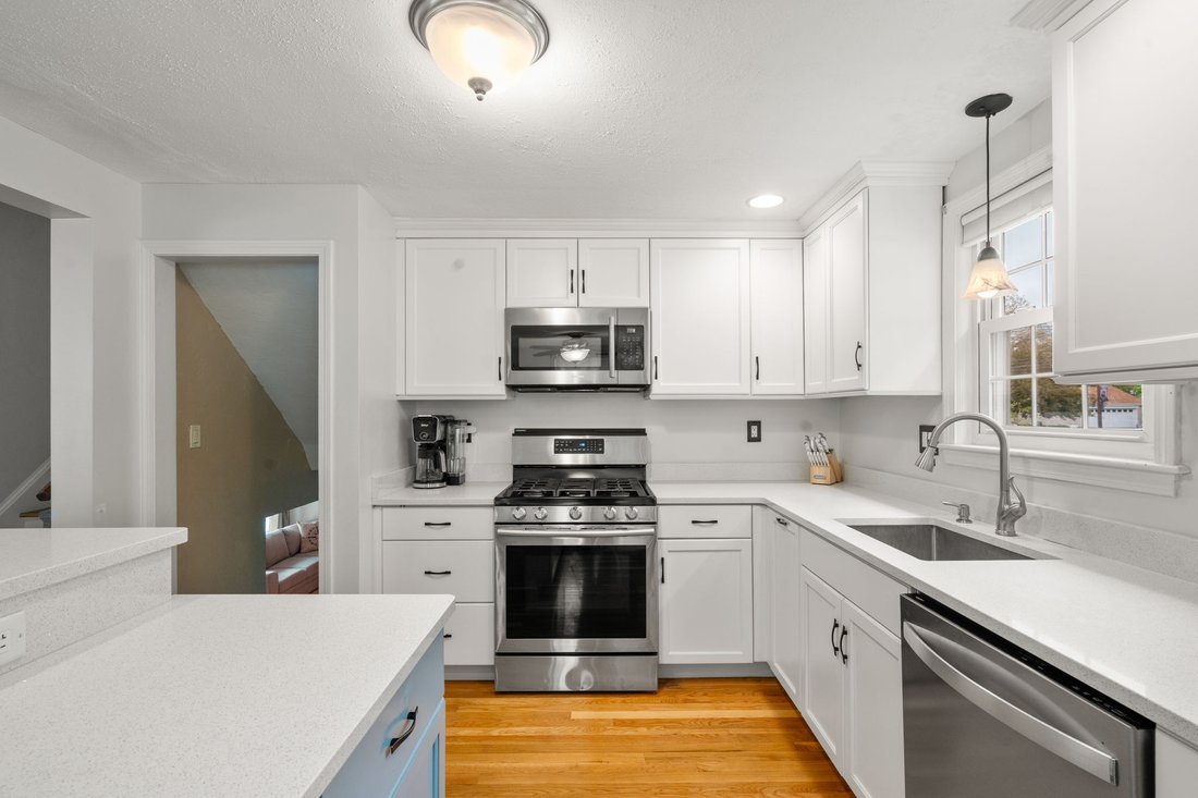 House in Canton, Massachusetts, United States 2 - 18129616