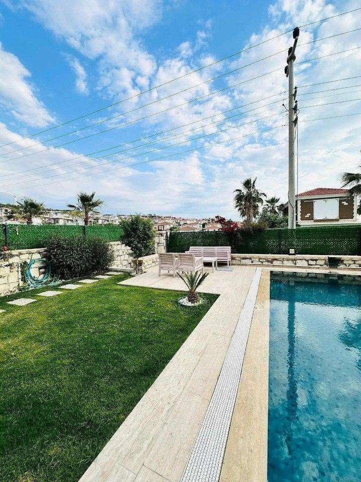 İzmir, İzmir, Turkey 5 - 18128242