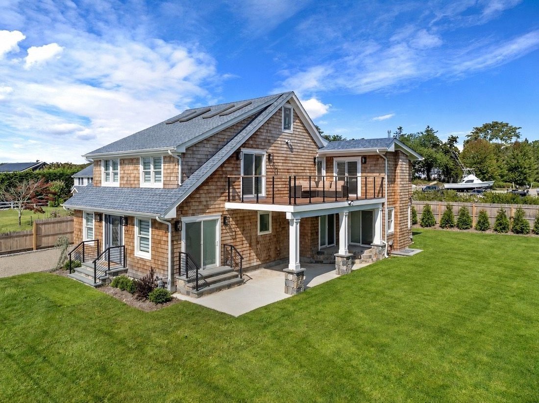 Hampton Bays, New York, United States 2 - 17335429