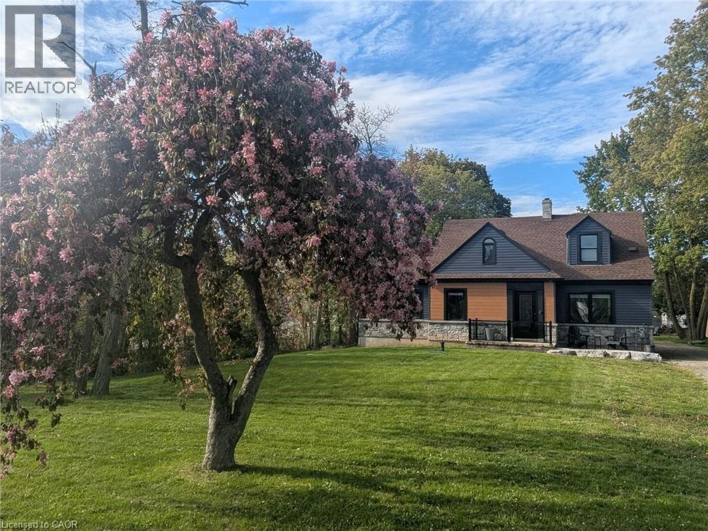 House in Hamilton, Ontario, Canada 2 - 18128794