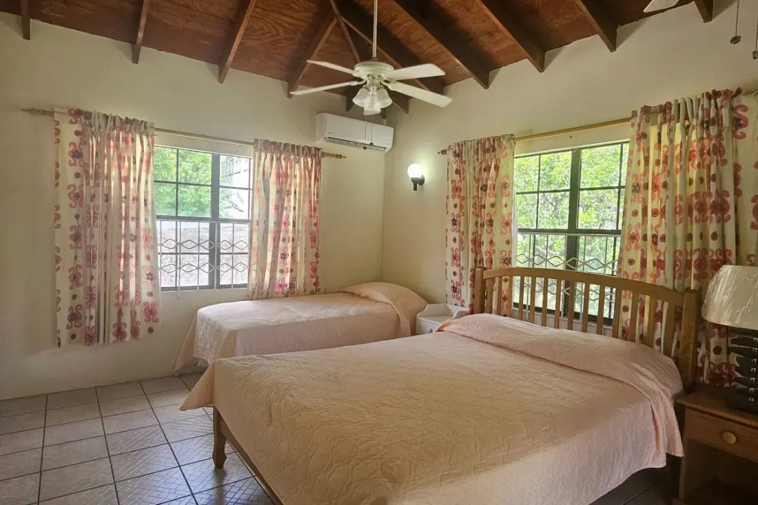 House in Lower Bay, Grenadines, Saint Vincent and the Grenadines 1 - 18127632
