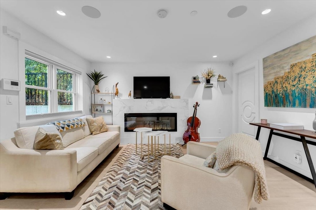Apartment in Vancouver, British Columbia, Canada 5 - 18133319