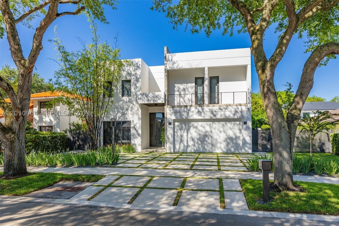 House in Hialeah, Florida, United States 5 - 18109016