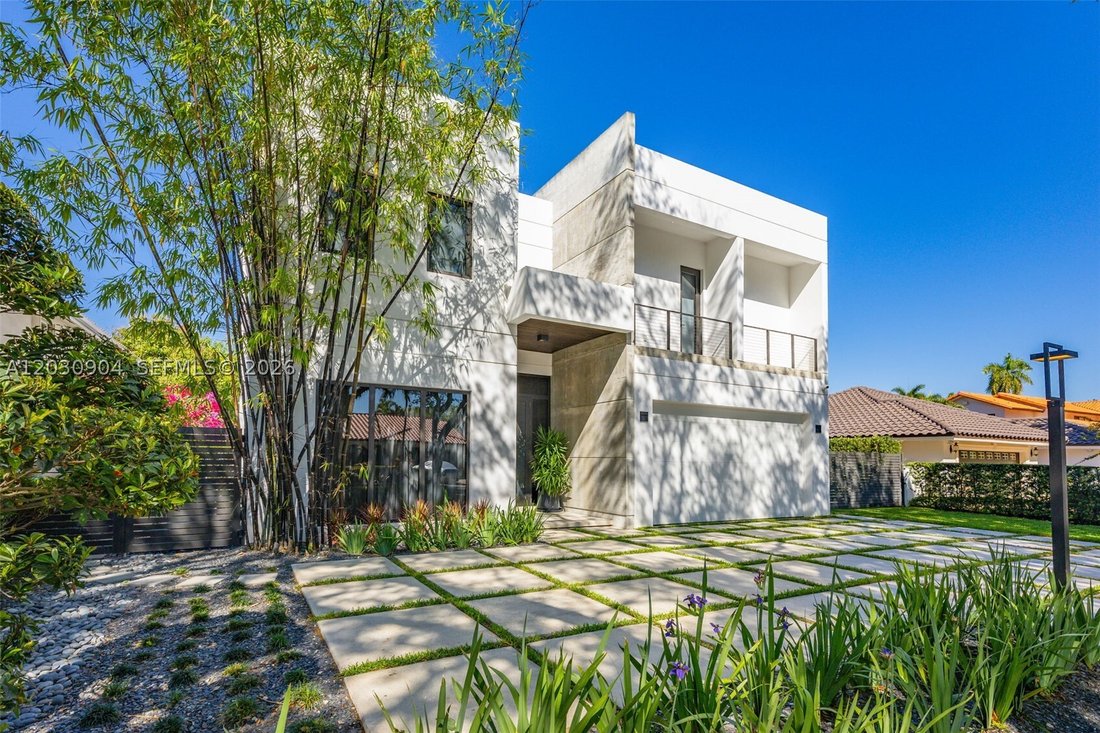 House in Hialeah, Florida, United States 3 - 18109016